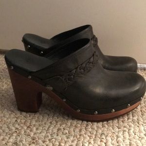 Black leather Ugg clogs